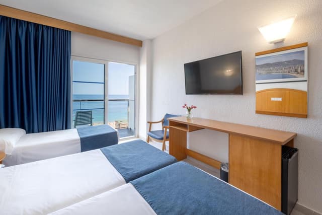 Double or Twin Room with Sea View (2 Adults + 1 Child) · photo 2