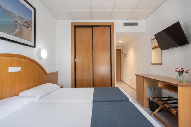 Double or Twin Room with Sea View (2 Adults) · photo 4