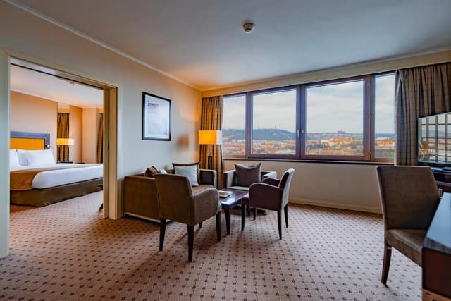 Premium Suite with City View and Executive Lounge Access · photo 3