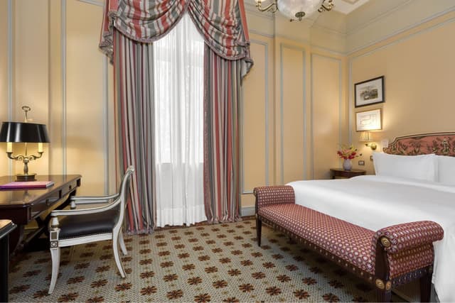 Classic, Guest room, 1 King, Courtyard view · photo 3