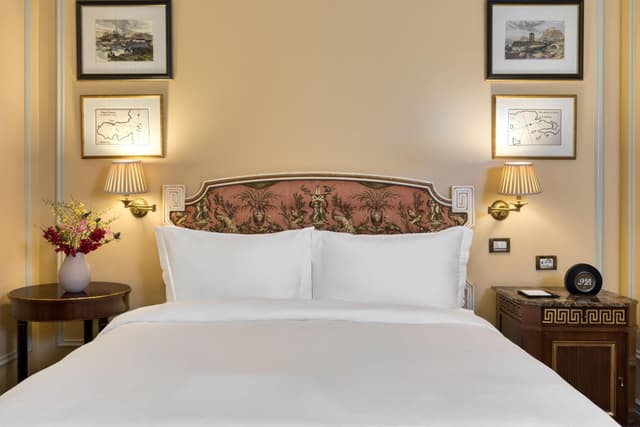 Classic, Guest room, 1 King, Courtyard view · photo 2