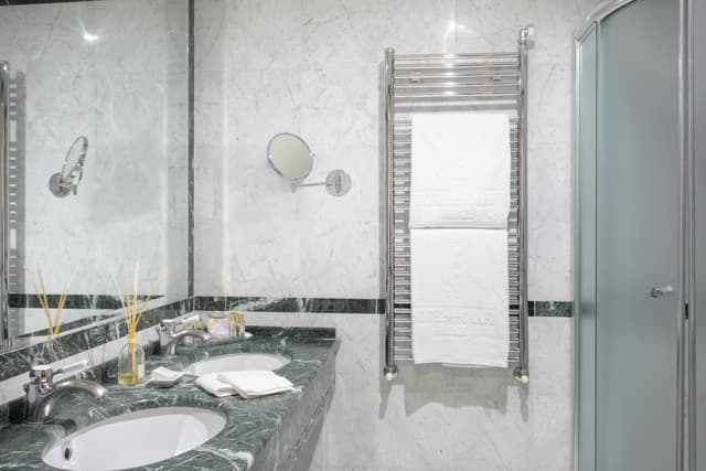 Classic Double or Twin Room · photo 2