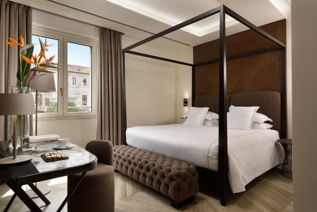 Superior Executive with canopy bed · photo 1