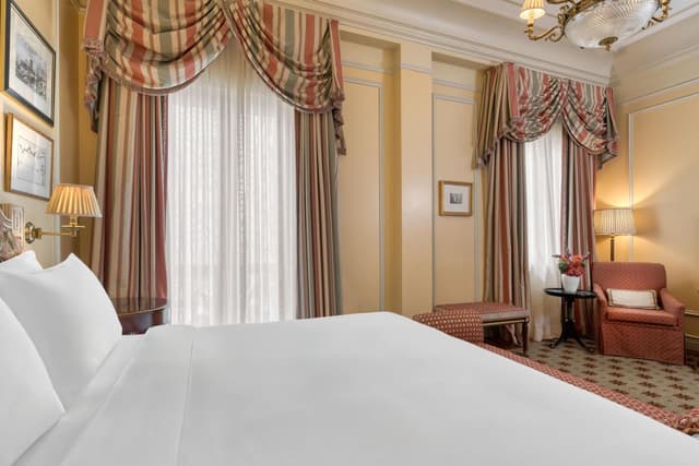 Classic, Guest room, 1 King, Courtyard view, High Floor · photo 4