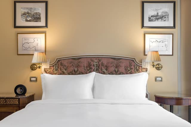 Classic, Guest room, 1 King, Courtyard view, High Floor · photo 1