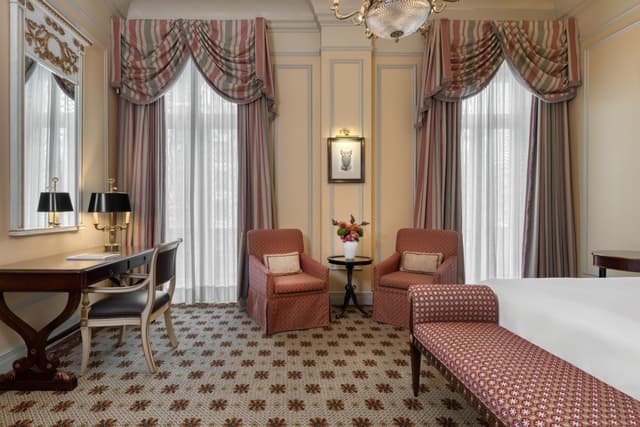 Deluxe, Guest room, 1 King, City view · photo 2