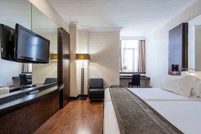 Double or Twin Room · photo 6