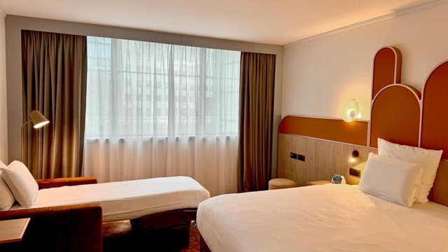Superior Room with King Bed and Children Sofa Bed · photo 7