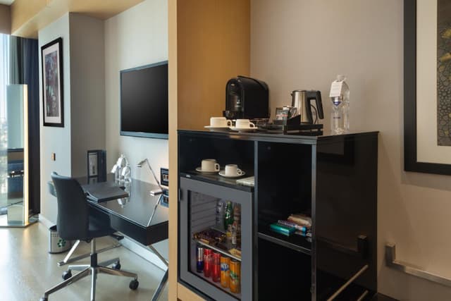 Deluxe Room King Bed with City view · photo 2