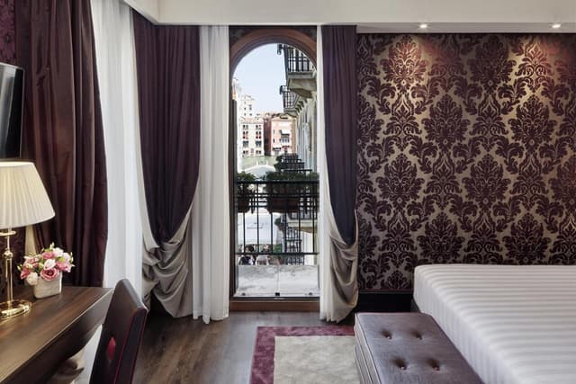 Superior Double Room with Canal View · photo 1