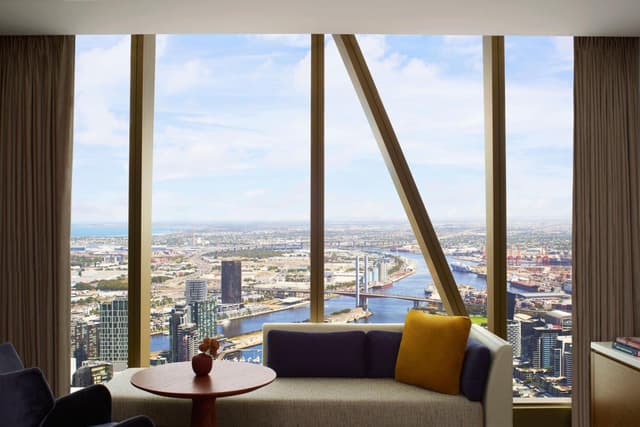 Victoria Harbour, Harbour View, 1 King Bed · photo 3