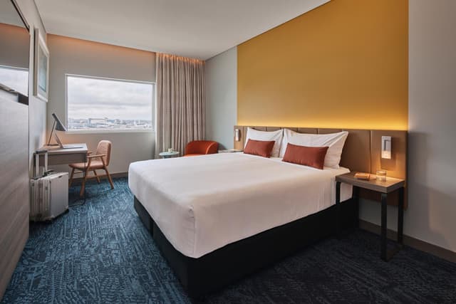 Deluxe King Room - Airport View · photo 1