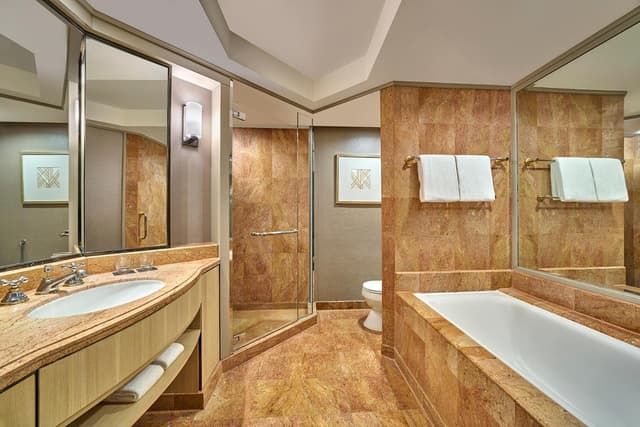 1 King Bed, City View, Room · photo 7