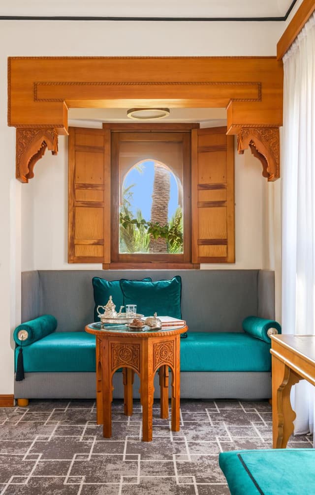 Deluxe Room with Balcony and Pool View · photo 2