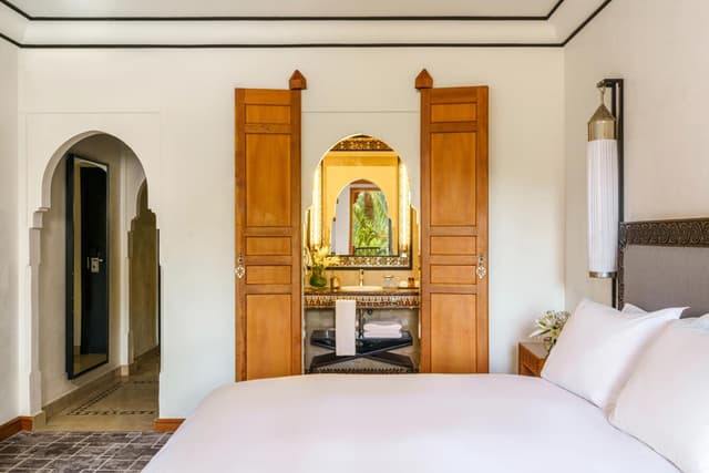 Deluxe Room with Balcony and Pool View · photo 4