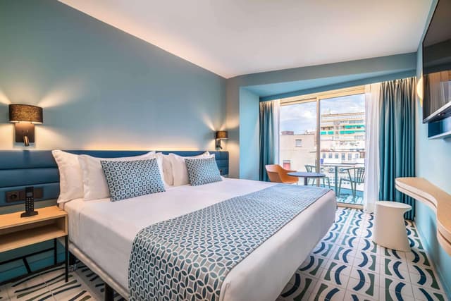 Superior Double or Twin Room with Lateral Sea View · photo 1
