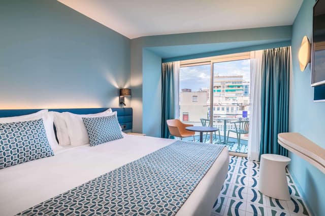 Superior Double or Twin Room with Lateral Sea View · photo 2