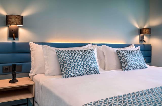 Superior Double or Twin Room with Lateral Sea View · photo 5