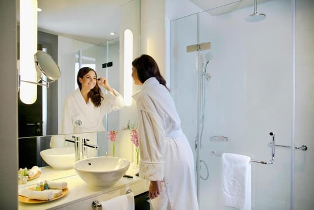 Guest Rooms With One Day Yas Theme Park Access For Two Adults · photo 2