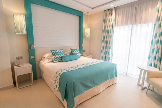 Habitación Doble Clásica con Vista a la Ciudad / Interior · foto 3