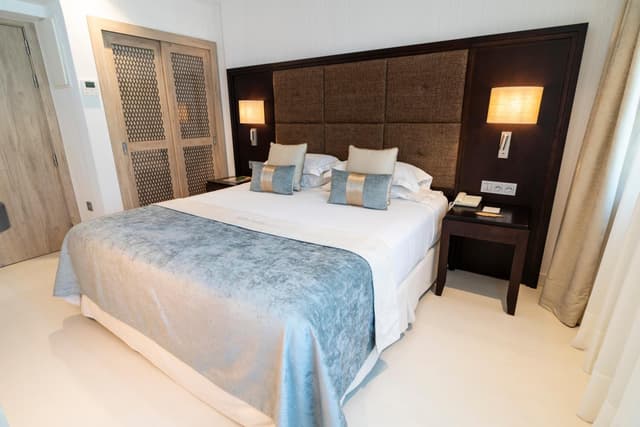 Habitación Doble Clásica con Vista a la Ciudad / Interior · foto 1
