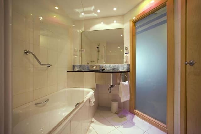 Standard Twin Room - Free Breakfast · photo 8