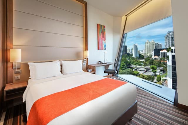 Standard Queen Room with Free Breakfast - Top Floor · photo 2