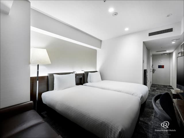 Standard Twin Room - Non-Smoking (Simmons Bed 43 in wide) · photo 1