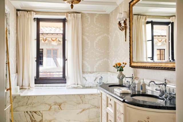 Suite Ejecutiva con Frescos y Cama King · foto 3