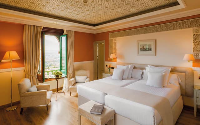 Habitación Doble Clásica con Una Cama Individual Adicional y Vista a la Ciudad - No Fumadores · foto 1