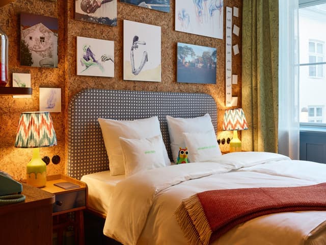 Medium Room · photo 3