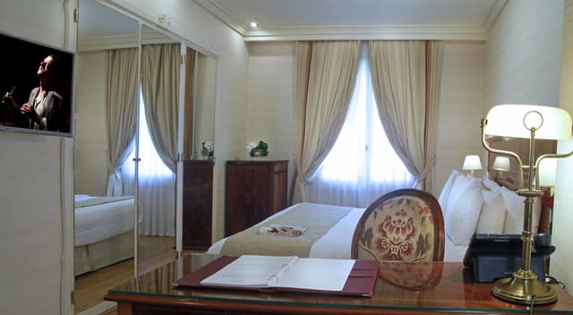 Melia Room King Bed · photo 8