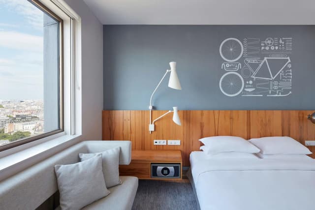 Family Room · photo 6