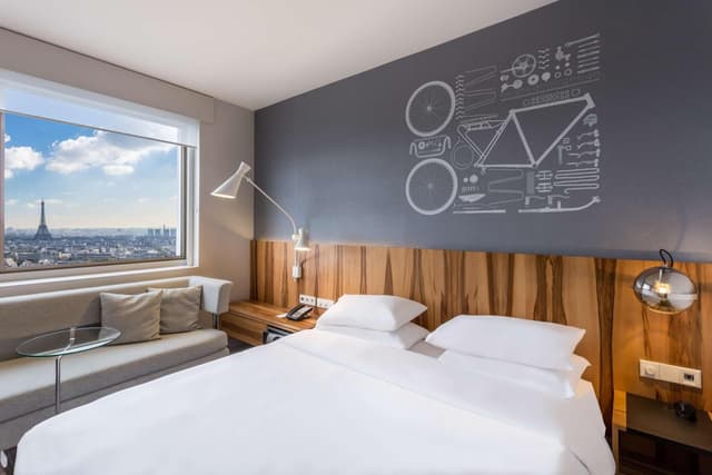 Deluxe King Room with Eiffel Tower View · photo 1