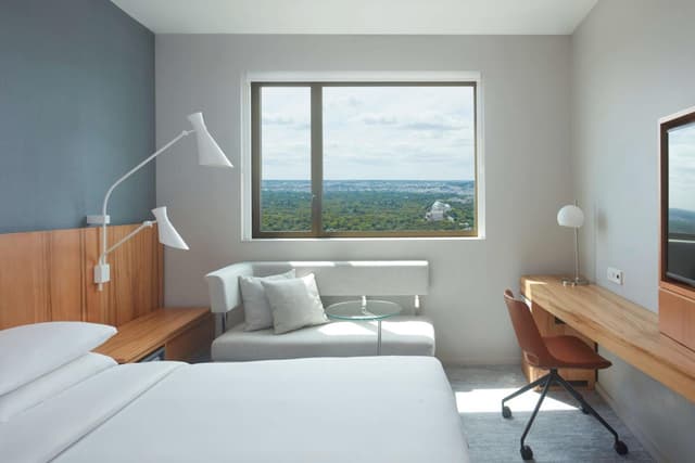 King Room - High Floor/Club Access · photo 5