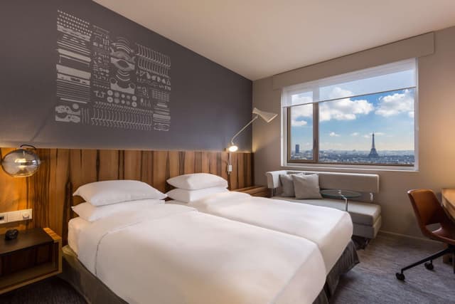 Habitación Doble Deluxe con Vista a la Torre Eiffel · foto 1