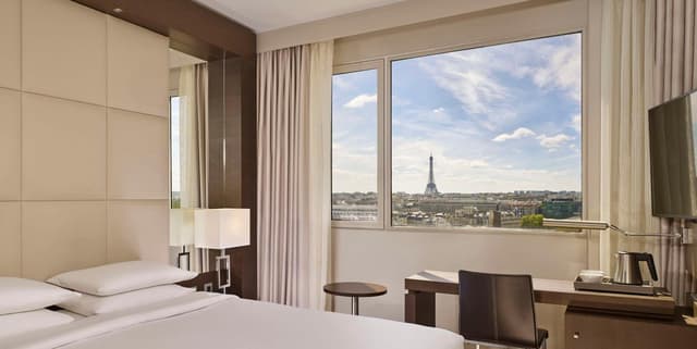 King Room with Eiffel Tower View · photo 4