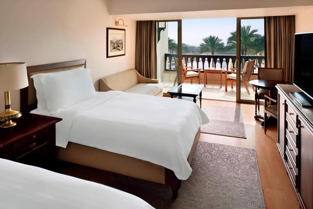 Deluxe Garden View Room, Guest room, 2 Twin,Garden view, Balcony · photo 6