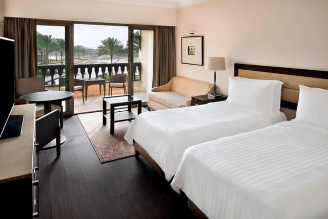 Deluxe Garden View Room, Guest room, 2 Twin,Garden view, Balcony · photo 7