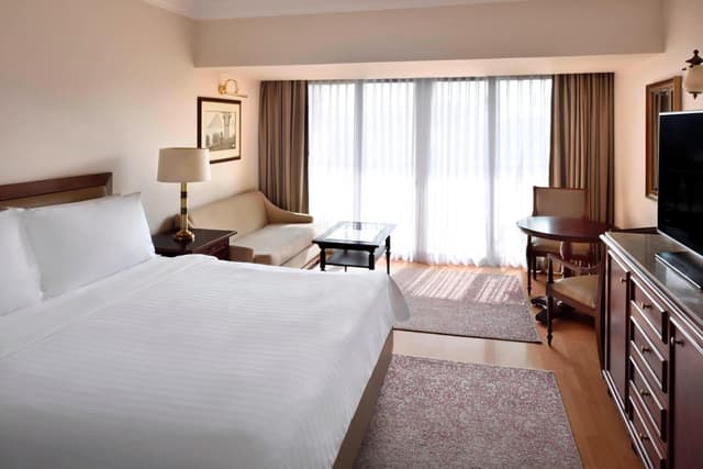 Deluxe Garden View Room, Guest room, 1 King, Garden view, Balcony · photo 3