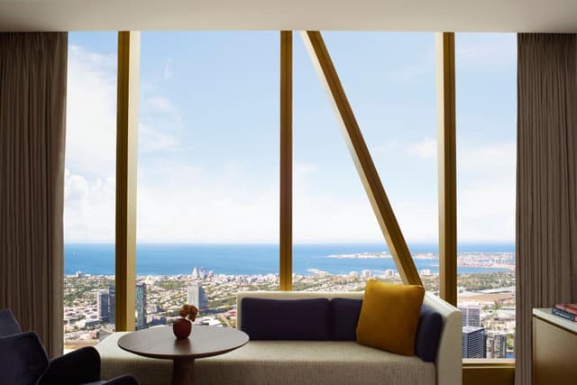 Premier, City View, 1 King Bed · photo 2