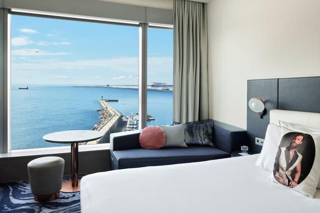 Premier Sky Twin Room with Two Twin Beds and Marina View · photo 2