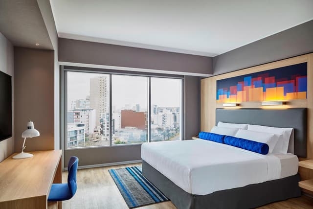 Breezy Room, Larger Guest Room, 1 King · photo 2