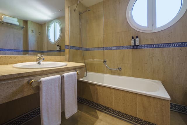 Double or Twin Room with Parking · photo 5