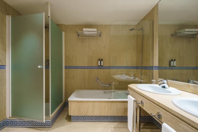 Double or Twin Room with Parking · photo 4