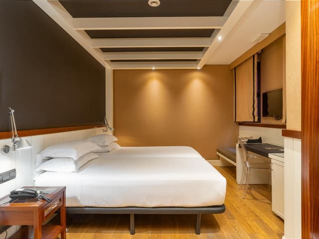 Interior Economy Double or Twin Room · photo 5