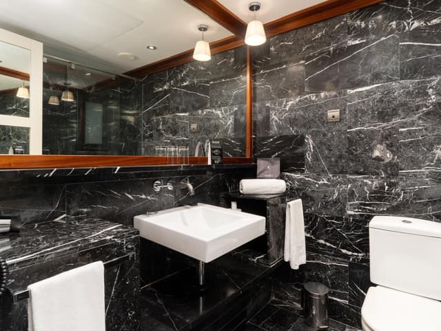 Double or Twin Room · photo 7