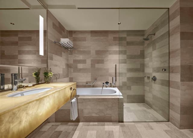 Deluxe Room (Newly Refurbished) · photo 8