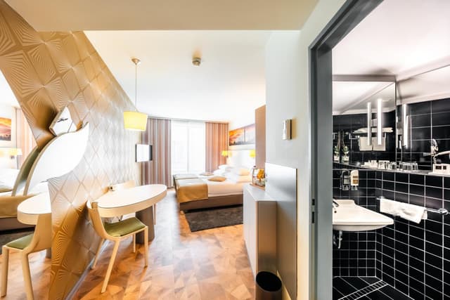 Classic Double or Twin Room · photo 6