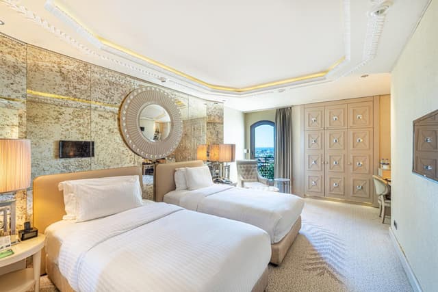 Deluxe Twin Room with Partial Sea View · photo 3